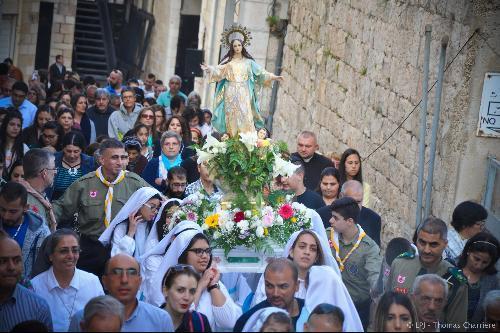 Patriarcado Latino de Jerusalém encerra o mês de maio com procissão mariana 1.jpg