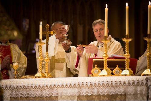 Arcebispo de Sidney, Austrália, volta a celebrar Missa na Catedral 1.jpg Arcebispo de Sidney, Austrália, volta a celebrar Missa na Catedral 1.jpg
