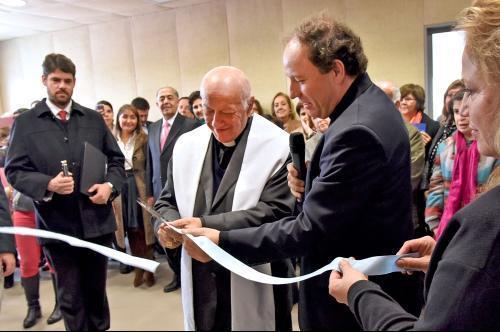 Em seu 20º aniversário, Cardeal Ezzati abençoa novos estudos da Rádio Maria no Chile.jpg Em seu 20º aniversário, Cardeal Ezzati abençoa novos estudos da Rádio Maria no Chile.jpg
