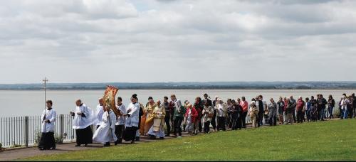 Reitor de Santuário inglês celebra rito de bênção do mar em Ramsgate, Inglaterra 1.jpg