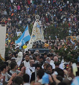 Com multitudinária missa se inaugurou Congresso Eucarístico Nacional argentino.jpg