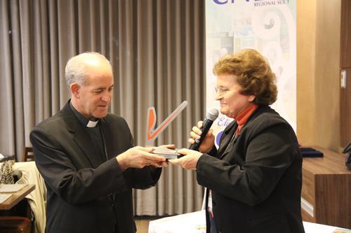 Presidente do Regional Sul 1 recebe Troféu Signis Brasil durante Assembleia Regional.JPG Presidente do Regional Sul 1 recebe Troféu Signis Brasil durante Assembleia Regional.JPG