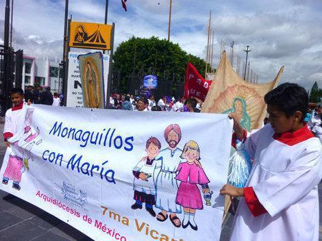Centenas de coroinhas da Arquidiocese do México peregrinam até Guadalupe 1.jpg Centenas de coroinhas da Arquidiocese do México peregrinam até Guadalupe 1.jpg
