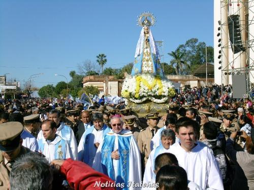 Mais de 300 mil pessoas celebram 116 anos de coroação de Nossa Senhora de Itatí na Argentina.jpg Mais de 300 mil pessoas celebram 116 anos de coroação de Nossa Senhora de Itatí na Argentina.jpg