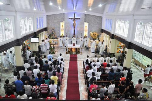 Bispo Filipino recorda a importância da preparação daqueles que servem no altar.jpg