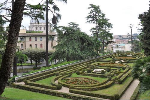 De terreno baldio à Jardins Vaticanos Livro narra como os Papas semearam a beleza.jpg De terreno baldio à Jardins Vaticanos Livro narra como os Papas semearam a beleza.jpg