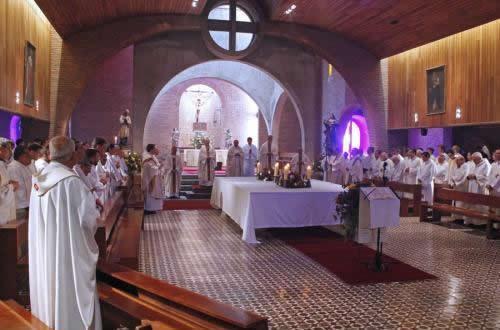Arcebispo de Santiago exorta sacerdotes à serem embaixadores da misericórdia.jpg Arcebispo de Santiago exorta sacerdotes à serem embaixadores da misericórdia.jpg