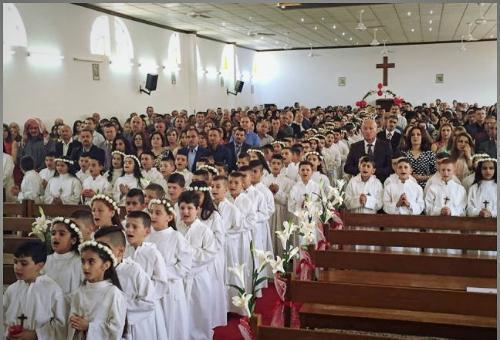 Apesar de ameaça terrorista, cem crianças fazem a Primeira Comunhão no Iraque.jpg Apesar de ameaça terrorista, cem crianças fazem a Primeira Comunhão no Iraque.jpg