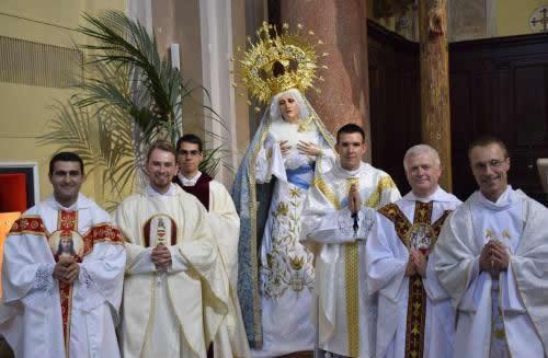 Primeiro sacerdote nascido no Tajiquistão foi ordenado em 2016.jpg Primeiro sacerdote nascido no Tajiquistão foi ordenado em 2016.jpg