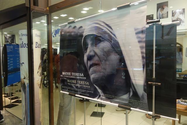 Exposição de Santa Teresa de Calcutá atrai devotos em Salvador.jpg Exposição de Santa Teresa de Calcutá atrai devotos em Salvador.jpg