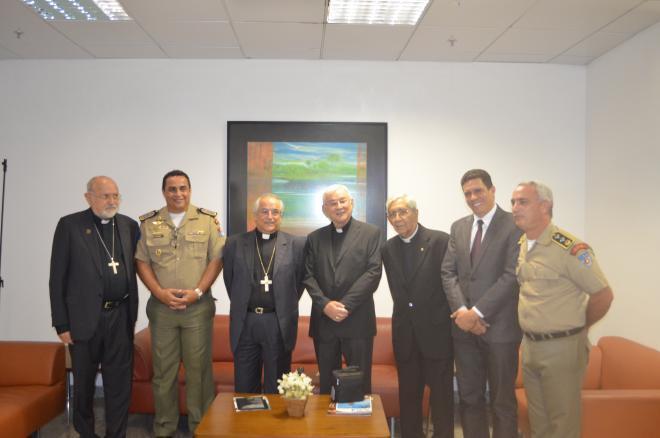 Núncio Apostólico no Brasil desembarca em Maceió.jpg Núncio Apostólico no Brasil desembarca em Maceió.jpg