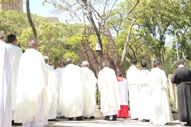Inaugurado monumento em homenagem a Nossa Senhora Aparecida.jpg Inaugurado monumento em homenagem a Nossa Senhora Aparecida.jpg