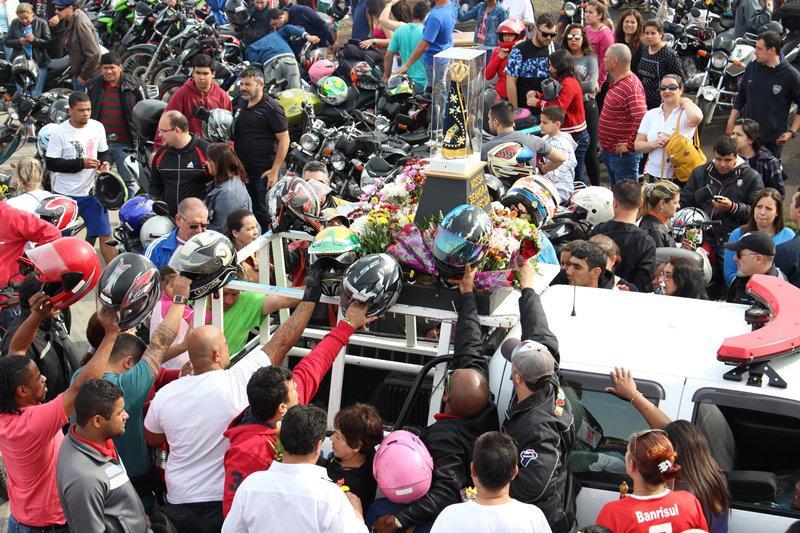 Em Porto Alegre, procissão moto ciclística atrai milhares de devotos.jpg Em Porto Alegre, procissão moto ciclística atrai milhares de devotos.jpg