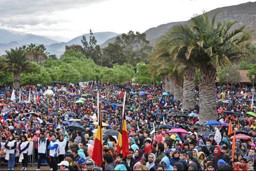 Mais de 70 mil jovens peregrinam ao Santuário de Santa Teresa de los Andes no Chile.jpg Mais de 70 mil jovens peregrinam ao Santuário de Santa Teresa de los Andes no Chile.jpg