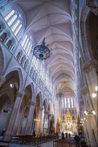 Mais de 2 mil enfermos peregrinaram ao Santuário de Nossa Senhora de Luján.jpg