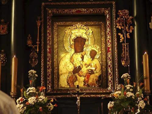 Polônia celebra os 300 anos da coroação de Nossa Senhora Negra.jpg Polônia celebra os 300 anos da coroação de Nossa Senhora Negra.jpg