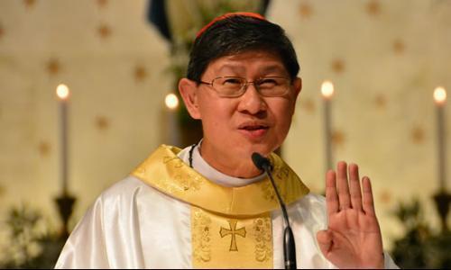 Cardeal Tagle batiza 400 crianças sem lar nas Filipinas.jpg Cardeal Tagle batiza 400 crianças sem lar nas Filipinas.jpg