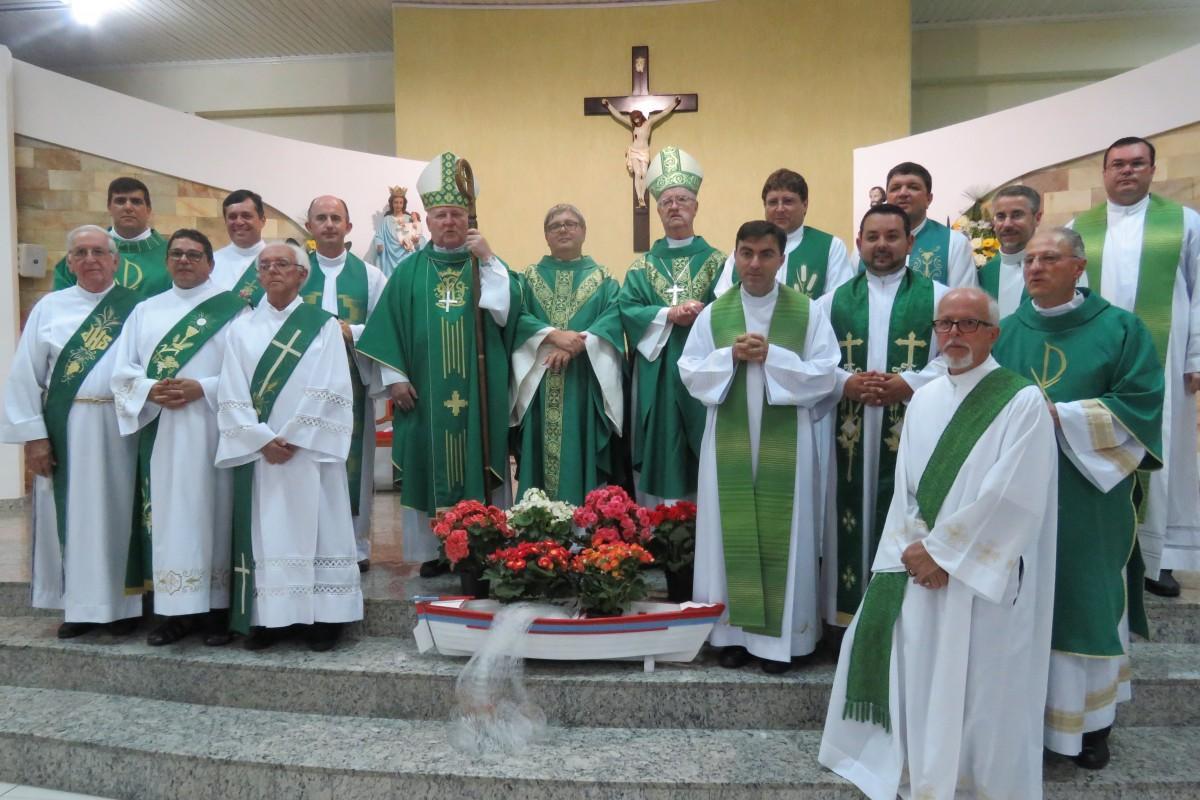 Criada em Florianópolis igreja dedicada a Nossa Senhora dos Navegantes e São Pedro.jpg Criada em Florianópolis igreja dedicada a Nossa Senhora dos Navegantes e São Pedro.jpg