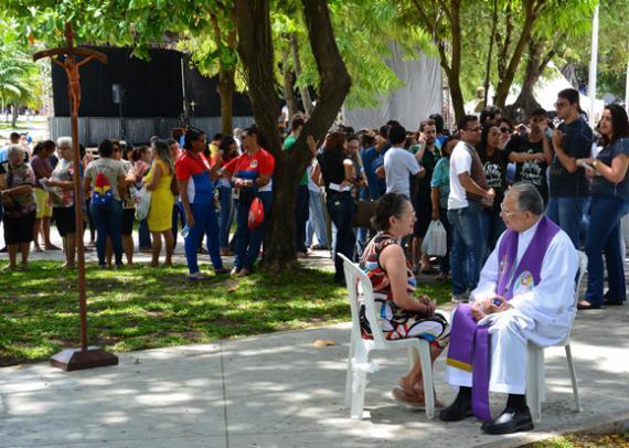 Arquidiocese da Paraíba realiza 24 horas por Jesus.jpg