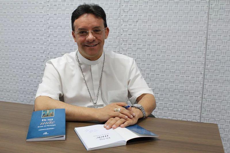 Lançado em Porto Alegre o livro Eis tua mãe - Síntese de Mariologia.jpg