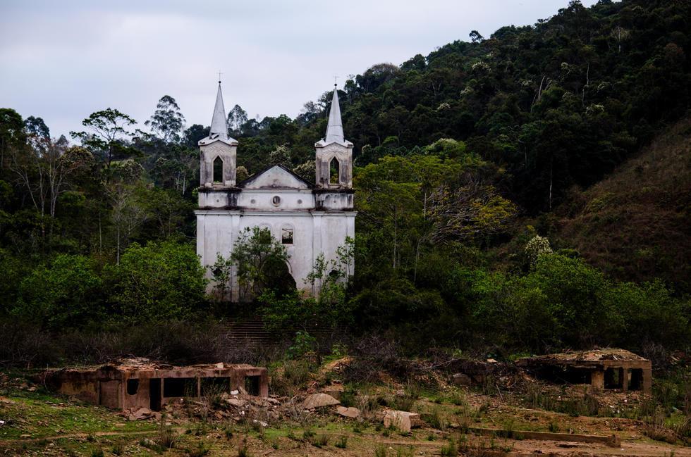 Após 22 anos, igreja em Santos Dummont (MG) volta a celebrar missas.jpg