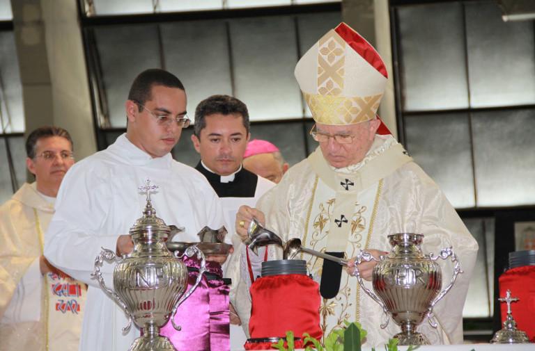 Missa dos Santos Óleos acontece na Catedral Metropolitana de Natal.jpg Missa dos Santos Óleos acontece na Catedral Metropolitana de Natal.jpg