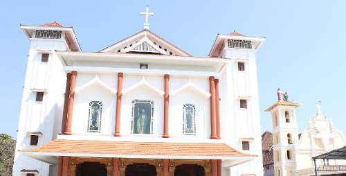 Centenas de milhares de pessoas peregrinaram ao túmulo de São Tomé na Índia.png Centenas de milhares de pessoas peregrinaram ao túmulo de São Tomé na Índia.png