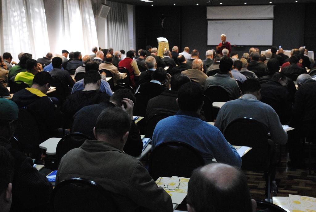 Clero da Arquidiocese de Curitiba participa de formação sobre Mariologia.jpg