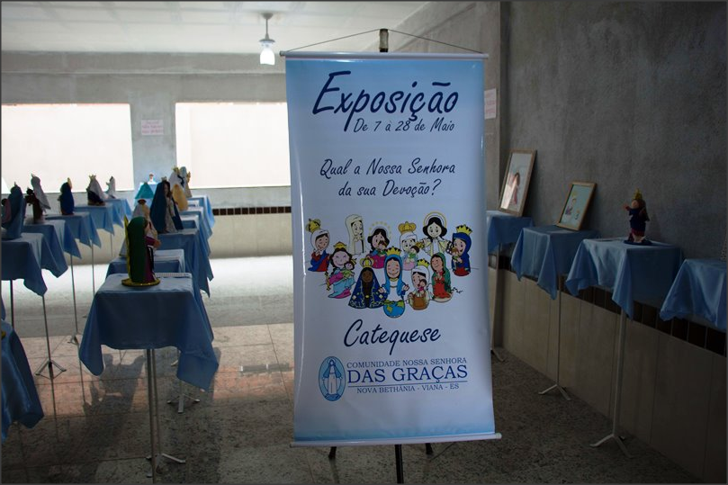 Crianças confeccionam bonecas com títulos marianos em homenagem a Mãe Santíssima.png
