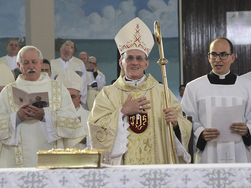 Empossado novo bispo da Diocese de Joinville, em Santa Catarina.png Empossado novo bispo da Diocese de Joinville, em Santa Catarina.png