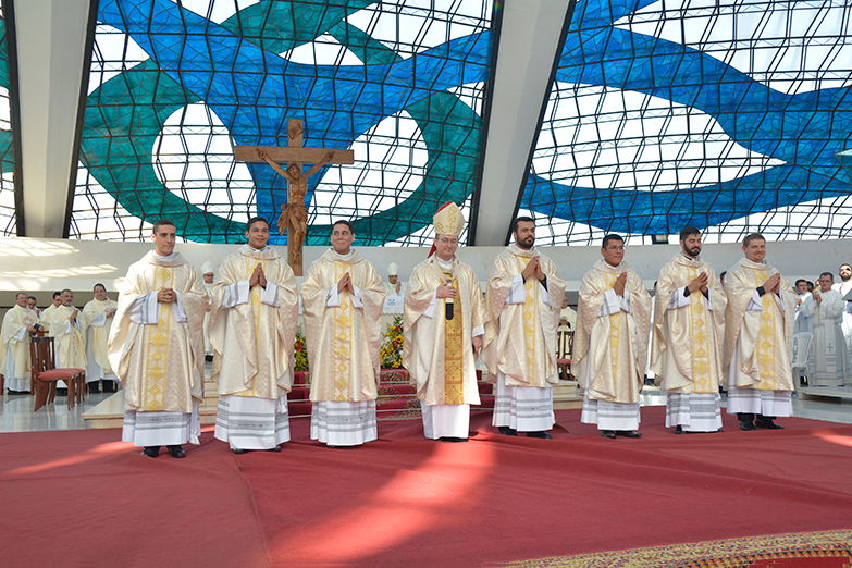 Arquidiocese de Brasília celebra ordenação de sete novos padres.png Arquidiocese de Brasília celebra ordenação de sete novos padres.png