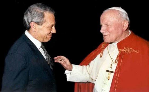 Falece Navarro-Valls, por 21 anos porta-voz do Papa João Paulo II.jpg