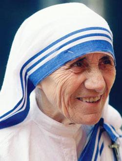 Hábito de Santa Teresa de Calcutá se torna marca registrada para evitar uso impróprio.jpg