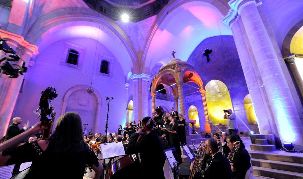 Orquestra Sinfônica de Damasco interpreta Missa de Mozart em igreja na Síria.jpg