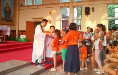 Acampamento de verão na China se torna uma Escola de Fé para crianças.jpg