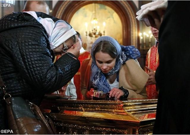 Relíquia de São Nicolau retorna à Bari após peregrinar pela Rússia.jpg Relíquia de São Nicolau retorna à Bari após peregrinar pela Rússia.jpg