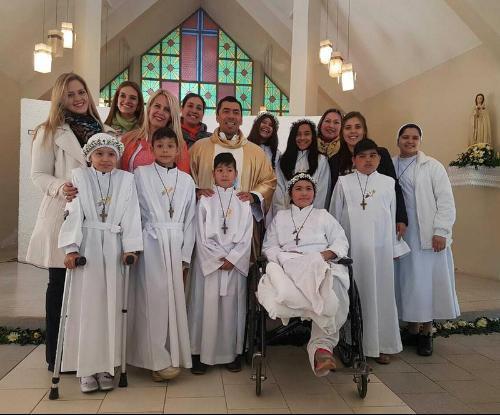 Crianças com câncer recebem primeira comunhão e crisma em hospital do Paraguai.jpg Crianças com câncer recebem primeira comunhão e crisma em hospital do Paraguai.jpg
