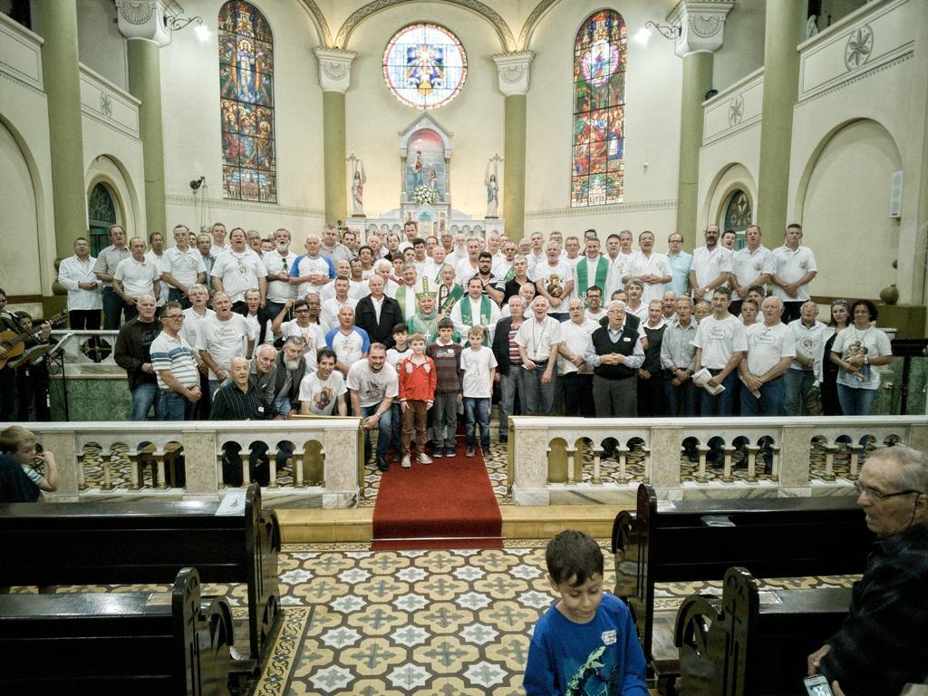 Santuário de Azambuja, em Brusque (SC), recebe encontro do Terço dos Homens.jpeg Santuário de Azambuja, em Brusque (SC), recebe encontro do Terço dos Homens.jpeg