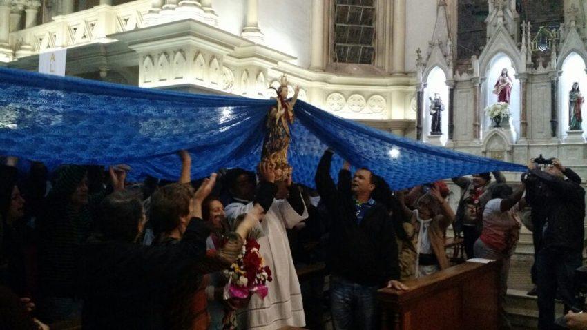 Centenas de devotos mineiros participam da 29ª Caminhada com Maria.jpg