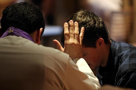 Santuário de Fátima promove encontro de confessores.jpg