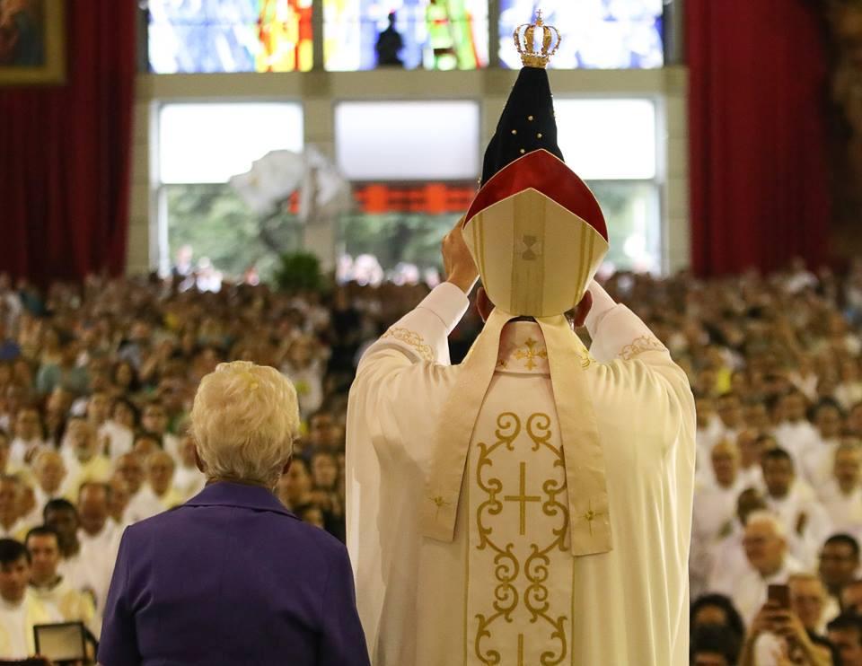 Londrina (PR) festeja a posse de seu mais novo arcebispo.jpg