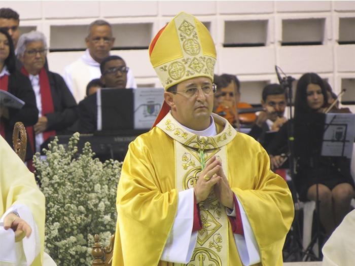 Cerimônia em Itaúna (MG) festeja ordenação de novo bispo auxiliar de Curitiba.jpg