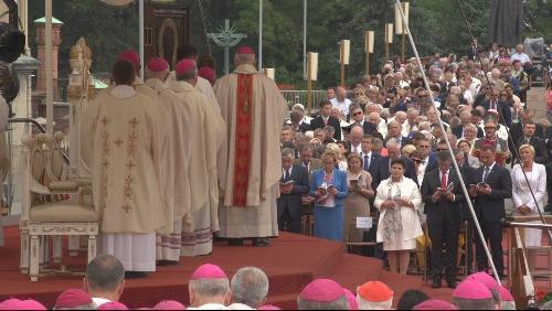 Polônia celebra solenidade pelos 300 anos da Coroação de Nossa Senhora de Czestochowa.jpg