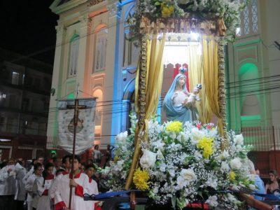 Devotos amazonenses reverenciam Nossa Senhora dos Remédios.jpg