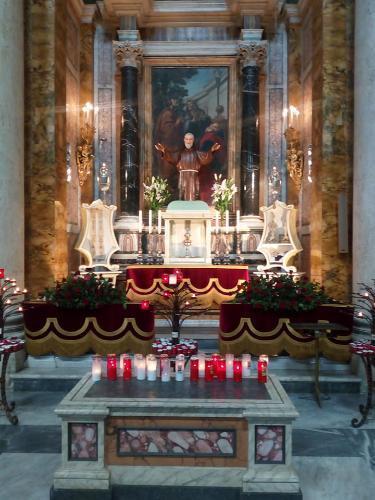 Padre Pio é celebrado em com exposição de relíquias em Roma.jpg