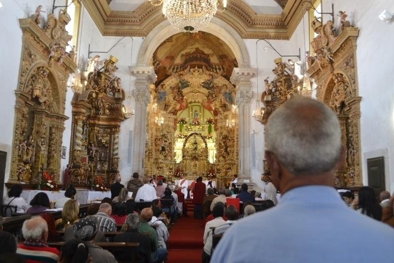 Fiéis de Ouro Preto (MG) festejam a memória de Santa Efigênia.jpg