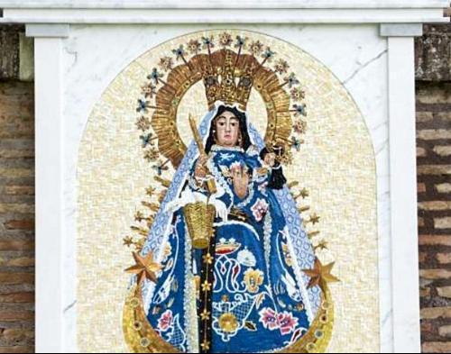 Imagem da Padroeira da Bolívia é entronizada nos Jardins Vaticanos.jpg