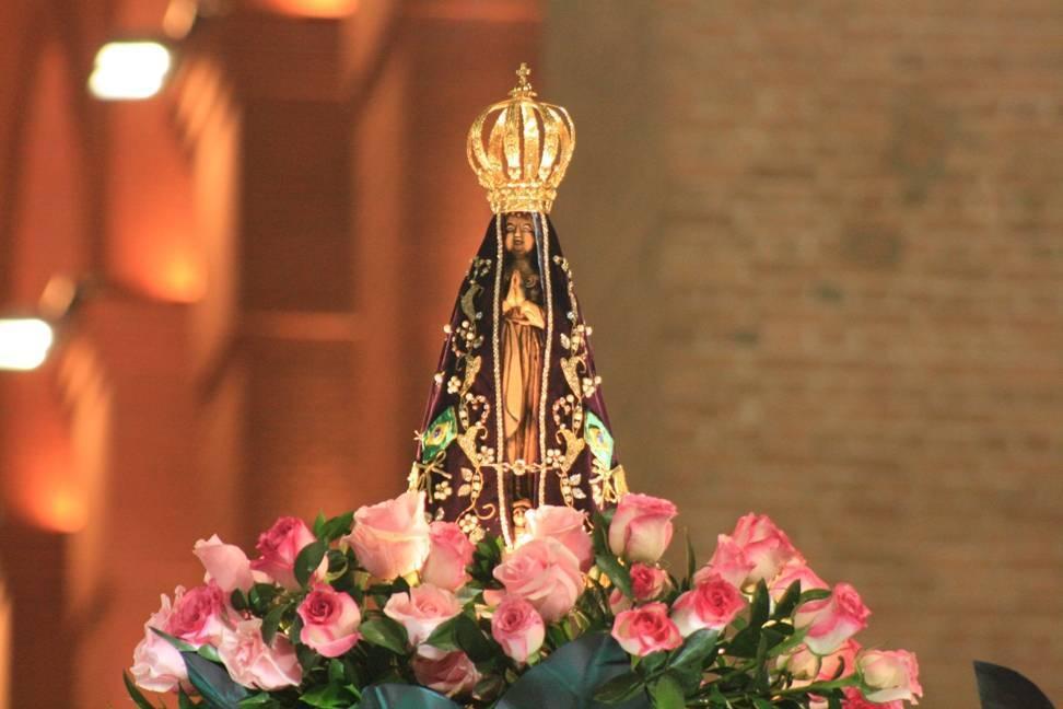Manto dos 300 anos da Mãe Aparecida é confeccionado pelas Carmelitas.jpg