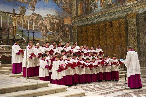 Coro da Capela Sistina se apresenta na Catedral de Toronto, Canadá.jpg