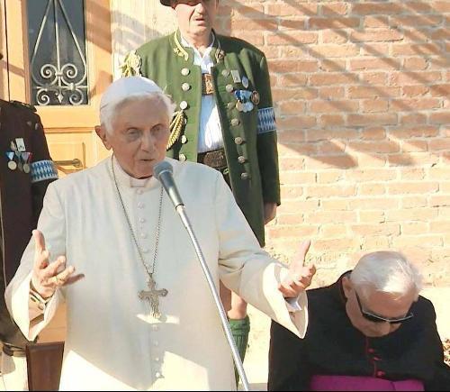 Divulgado o prefácio das obras completas de Bento XVI em russo.jpg